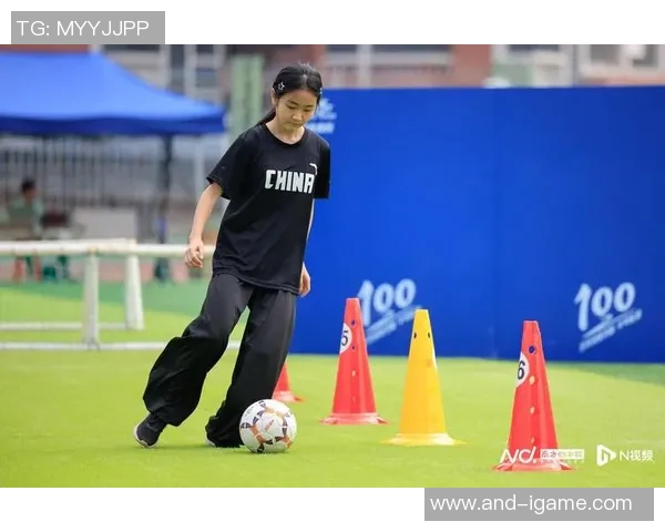 提升足球小球技巧的实用经验分享与训练方法探讨 提升足球小球技巧的实用经验分享与训练方法探讨